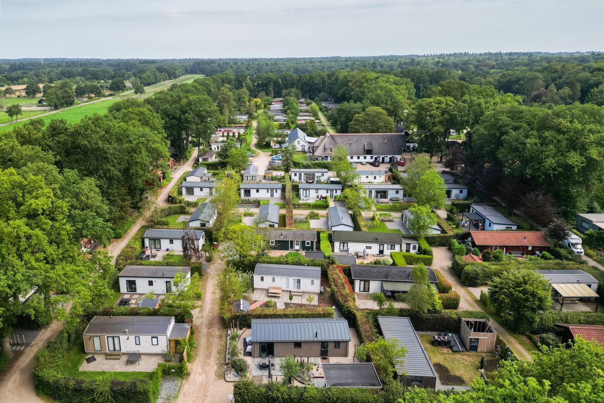 Modern Ingericht Chalet Op Groen Park Op De Veluwe Epe Exterior photo