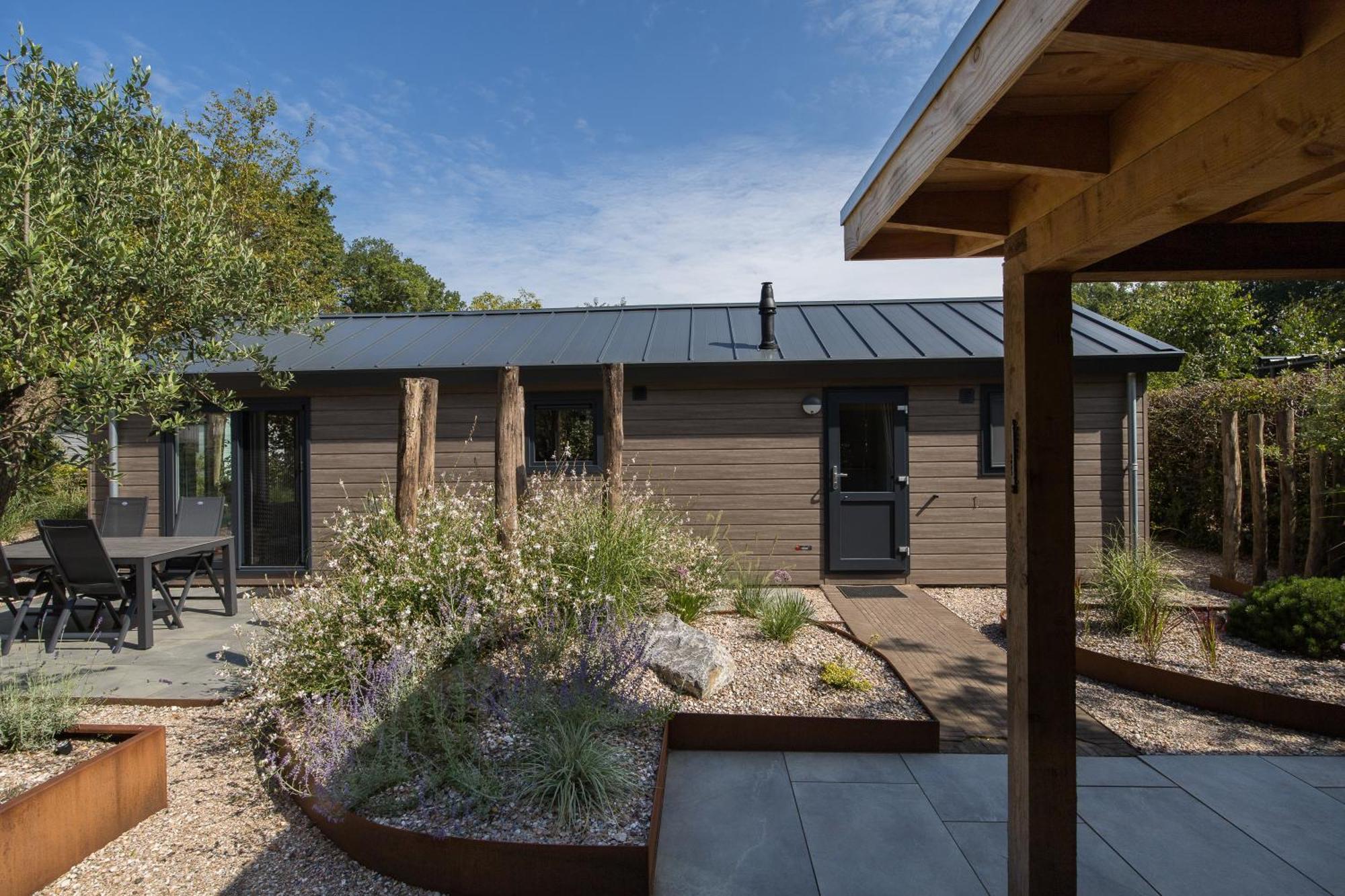 Modern Ingericht Chalet Op Groen Park Op De Veluwe Epe Exterior photo